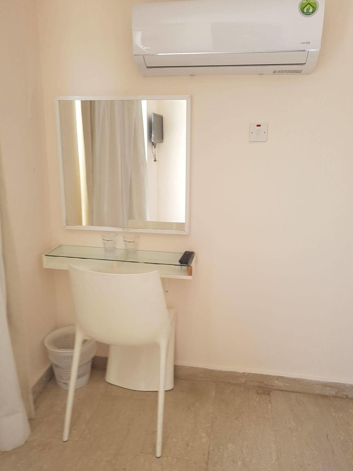 L'eros Hotel Agia Napa Buitenkant foto